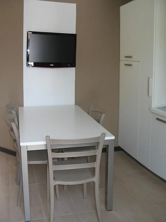 Residence Borgo Del Cigno Spinone Al Lago 3*,