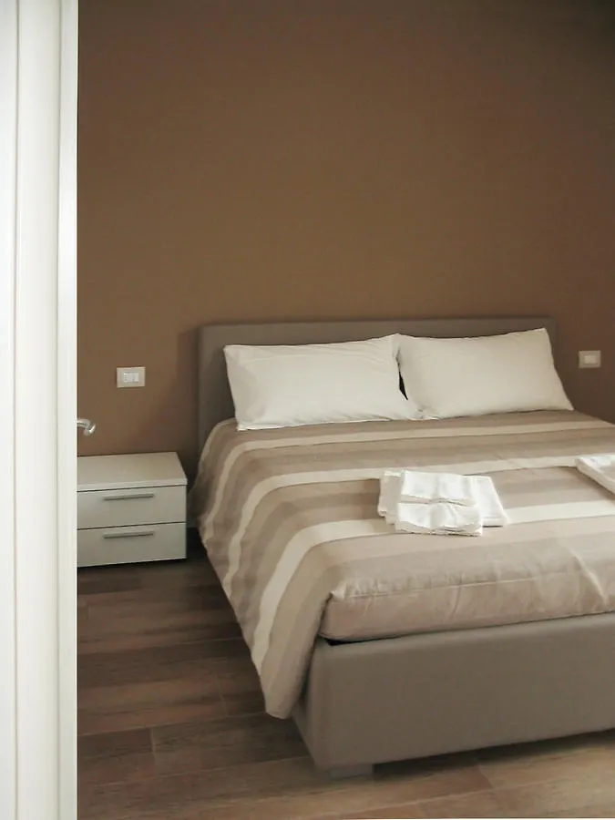 *** Aparthotel Residence Borgo Del Cigno Spinone Al Lago Italy