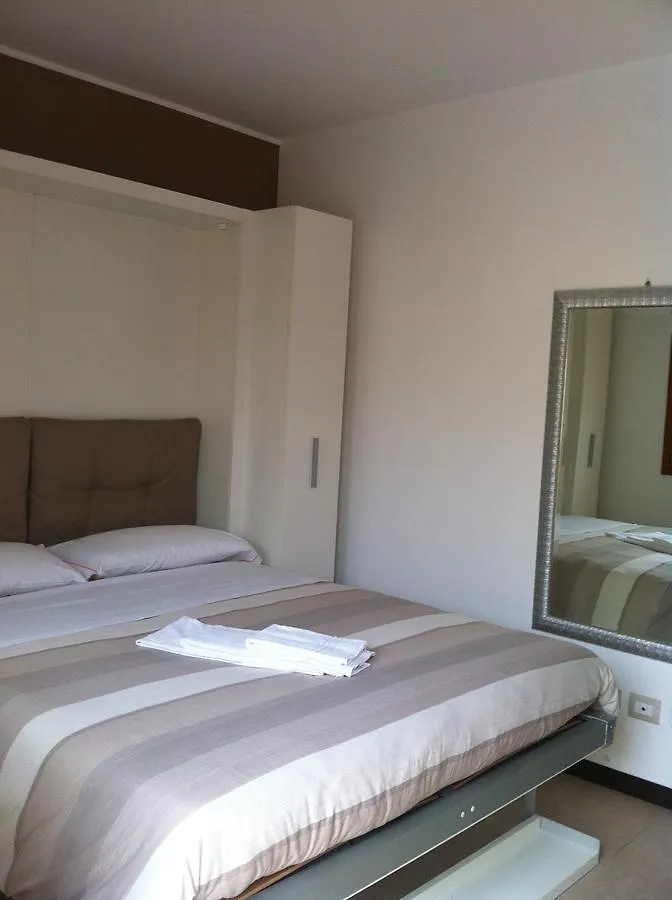 Aparthotel Residence Borgo Del Cigno Spinone Al Lago