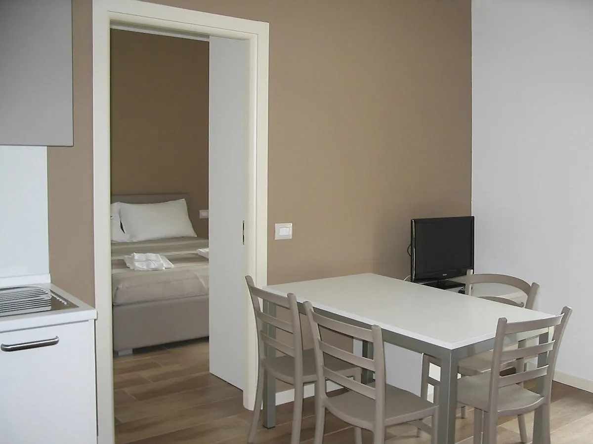 *** Aparthotel Residence Borgo Del Cigno Spinone Al Lago Italia
